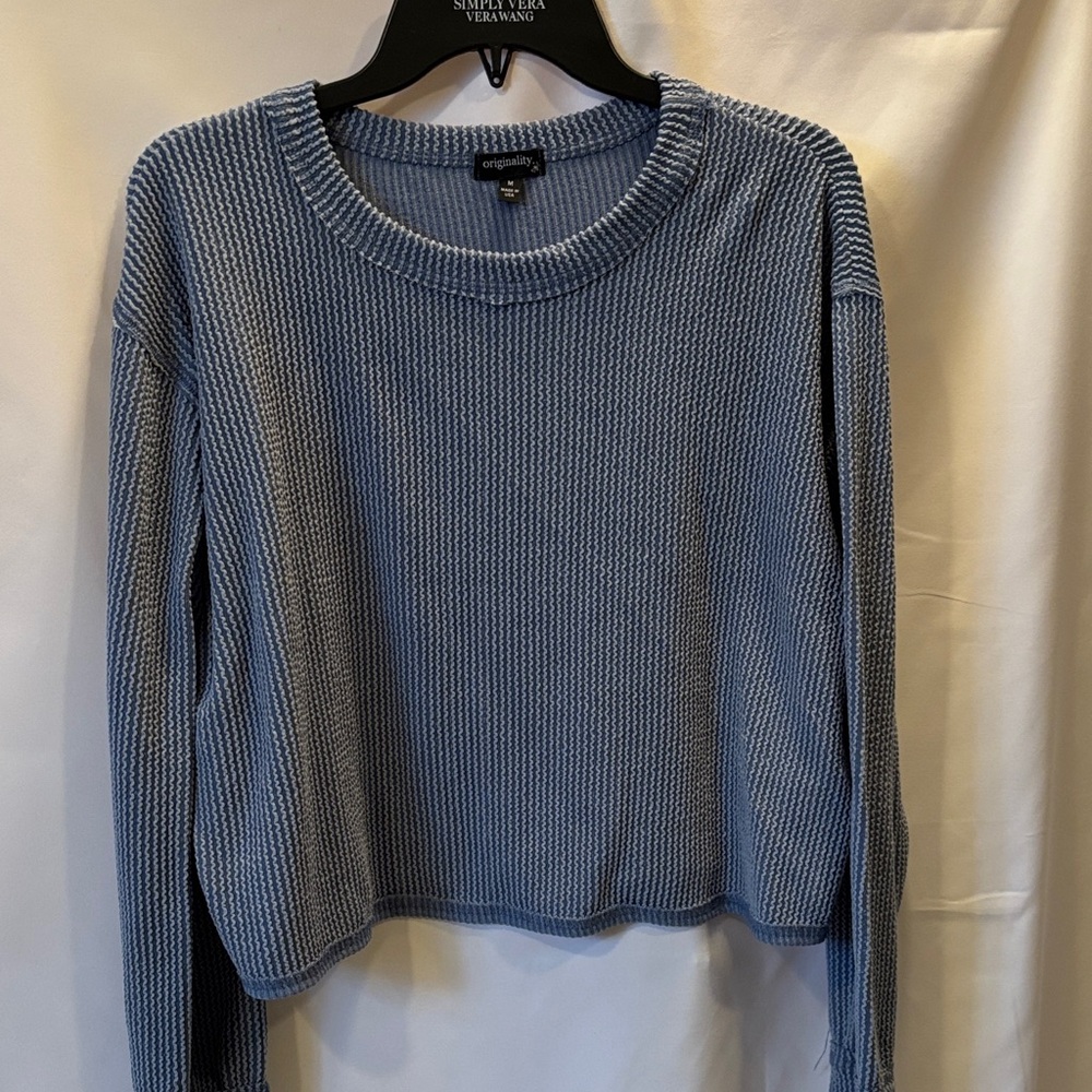 Originality. Ribbed Top in Light Blue - size Medium